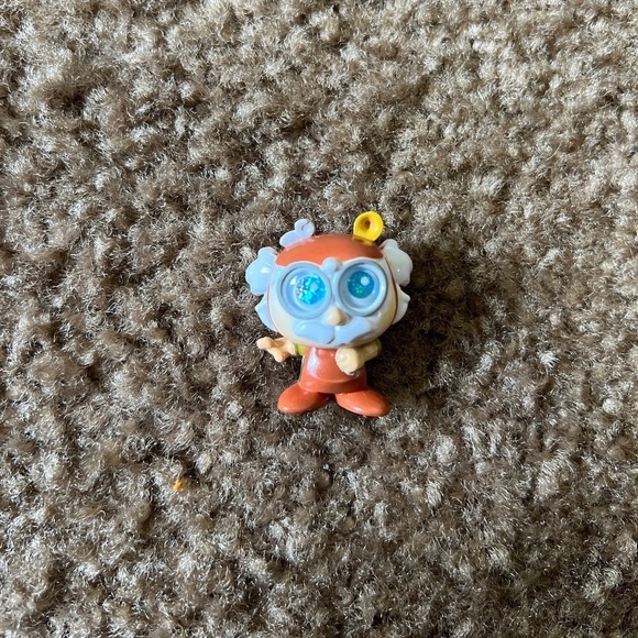 Disney Doorables: Series 7 Rare Figurine – Beauty and the Beast – Maurice - Picture 3 of 5